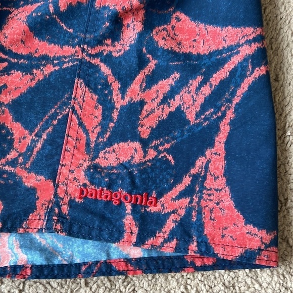 Patagonia Wavefarer Floral 10” Red Navy Blue Swim Trunks - Picture 5 of 8